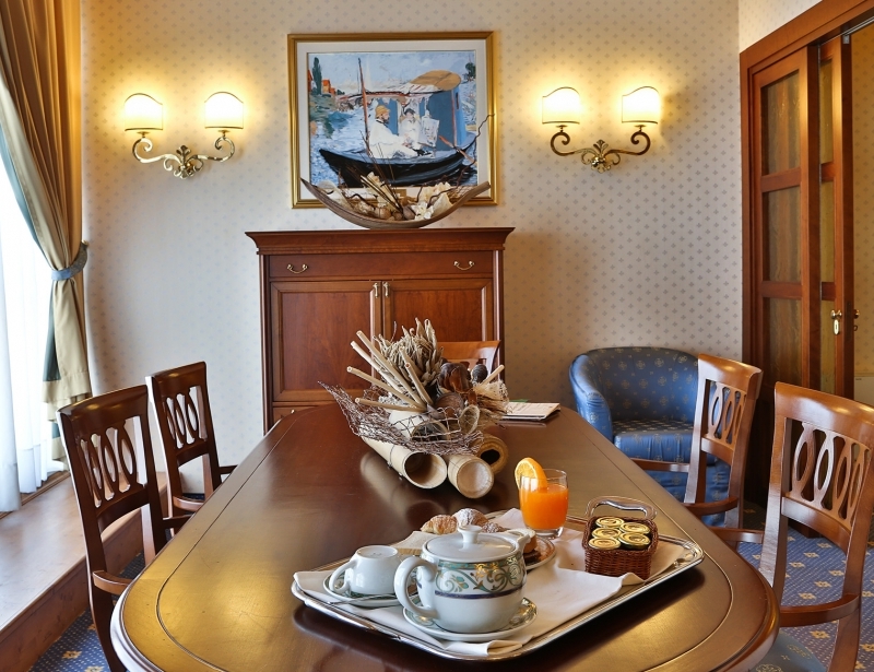 Elegant and fine suite in Reggio Emilia